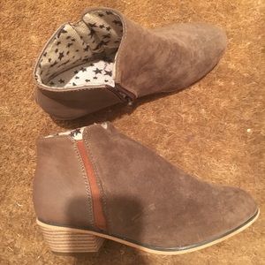 Tan Suede Booties Sz 7.5-8 (38)